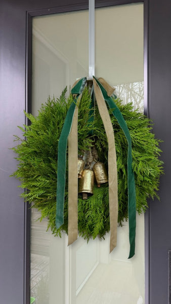 PNW Cedar Fresh Christmas Wreath – Minimalist Evergreen - Cork & Leafchristmas wreaths24 inches