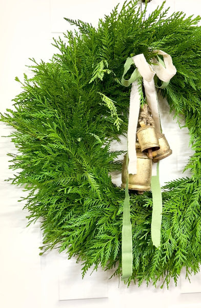 PNW Cedar Wreath - Eco-Friendly Fresh Christmas Wreaths for Delivery - Cork & Leaf christmas wreaths 22 inches